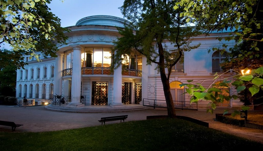 Musée vue extérieure nuit Musée vue extérieure nuit