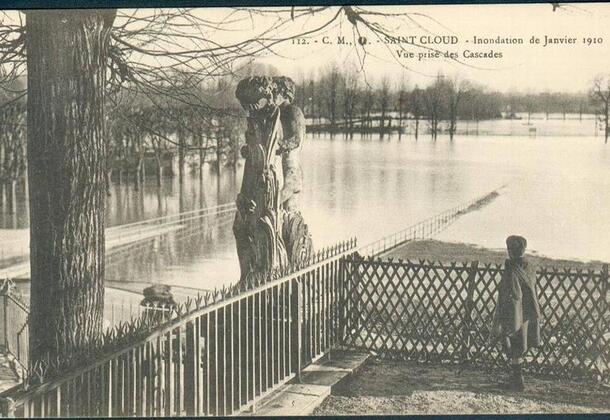 La grande cascade de Saint-Cloud inondé, carte postale, 1910